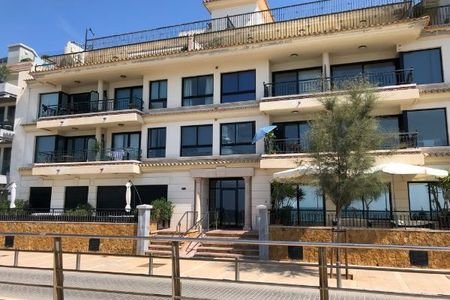 Penthouse en segunda línea de la playa en Portixol